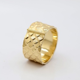 serpenty_geelgouden_luxe_brede_gouden_ring_met_bewerking
