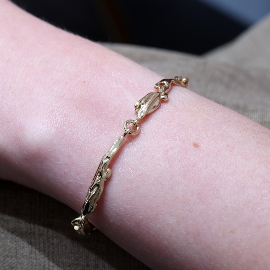 freya_gouden_schakelarmband_luxe_gouden_armband_dames_grillige_schakels