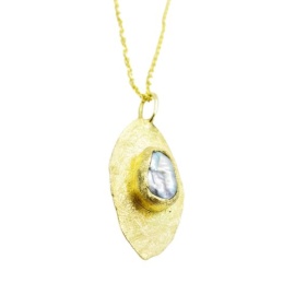 gouden hanger adyra-h2 met Keshi parel sfeerfoto