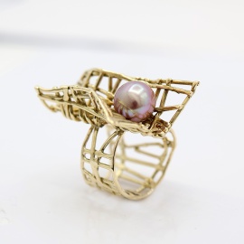 aranthe_geelgouden_handgemaakte_bijzondere_ring_voor_de_sieraad_art_fair_in_milaan