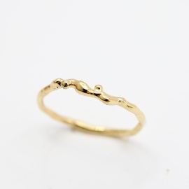 gouden ring cleo-r23 organisch sfeerfoto