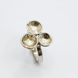 elly_handgemaakte_zilveren_kuipjes_op_ring_door_tessa_reijmers