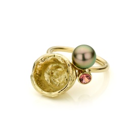 geysir_gouden_ring_gietkuipje_parel_en_toermalijn_handgemaakt_uniek_goudsmid_tessa_reijmers_arnhem_334126524