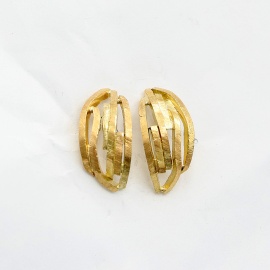 gouden_oorbellen_gezaagde_lijnen