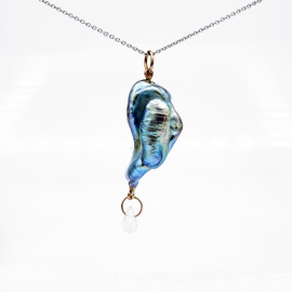 gouden hanger kessie-h2 met Keshi parel sfeerfoto
