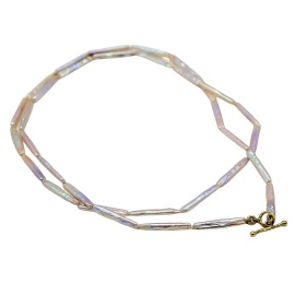 gouden hanger jusa met zoetwaterparels sfeerfoto