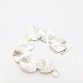 zilveren armband kekai-a1 met hamerslag schakels sfeerfoto
