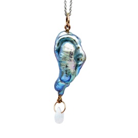 gouden hanger kessie-h2 met Keshi parel sfeerfoto