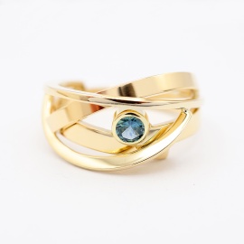 liefde_ring_14_karaat_goud_hou_me_vast_collectie_zeegroene_saffier_goudsmid_tessa_reijmers