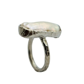 zilveren ring melly met zoetwaterparel sfeerfoto
