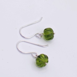 molly_groene_toermalijn_handgemaakte_zilveren_oorbellen_met_groene_steen_1850742685