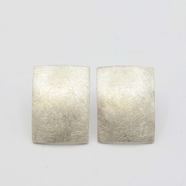 moozy_o2_zilveren_oorbellen_met_matte_look_handgemaakt