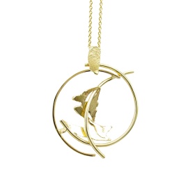 gouden hanger onega-h sfeerfoto
