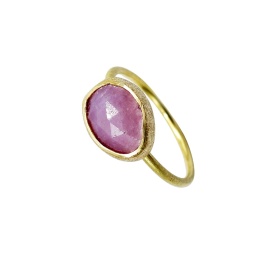 gouden ring perscha-r16 met natuurlijke saffier sfeerfoto
