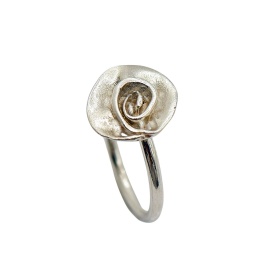 zilveren ring rosa-r2 met met roosaccent sfeerfoto
