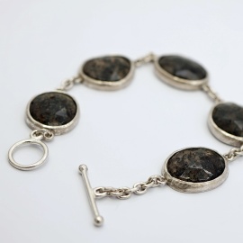 selina_zilveren_armband_met_grote_rutielkwarts_stenen