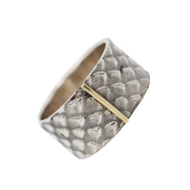 sterling zilver, geoxideerde ring serpenty-r2 met slangenprint sfeerfoto