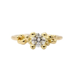 gouden ring shivia met solitaire Lab Grown diamant sfeerfoto