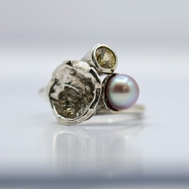 stephy_citrien_en_zoetwaterparel_zilveren_kuipjes_ring_met_parel_en_steen