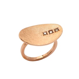 rosegouden ring twizzel-r5 ovale ring met 3 verzonken diamantjes sfeerfoto