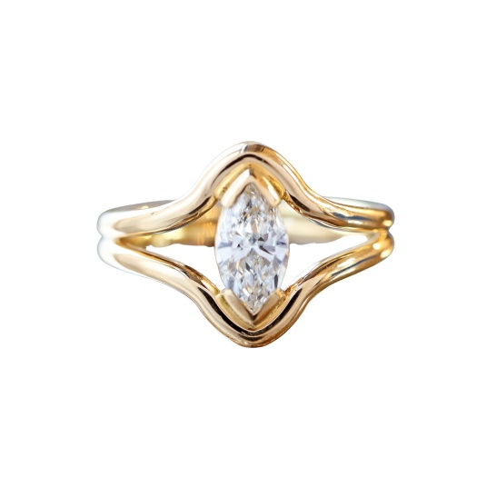 gouden ring adore met diamant sfeerfoto