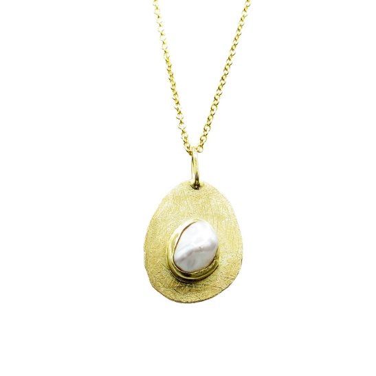 gouden hanger adyra-h1 met Keshi parel sfeerfoto