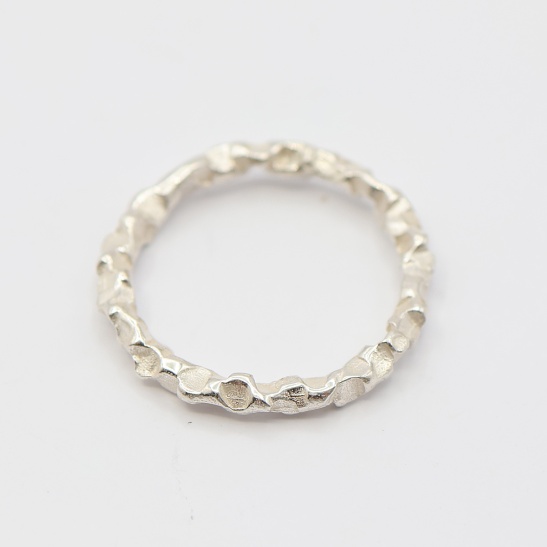 aleyna-r_zilveren_ring_met_structuur