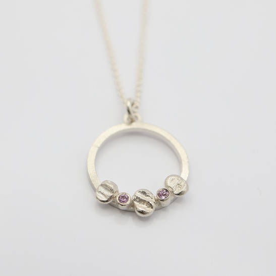 amely_hanger_zilver_met_roze_saffier