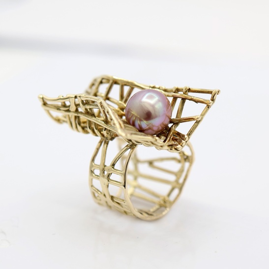 aranthe_geelgouden_handgemaakte_bijzondere_ring_voor_de_sieraad_art_fair_in_milaan