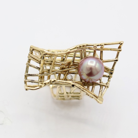 aranthe_geelgouden_ring_met_draad_en_diamant_en_parel_handgemaakt_speciaal_voor_in_een_demonstratie_in_milaan_in_italie
