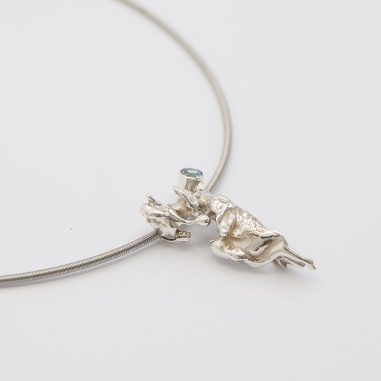 blue_blauwe_topaas_zilveren_hanger_grote_hanger_organisch_watergietsel