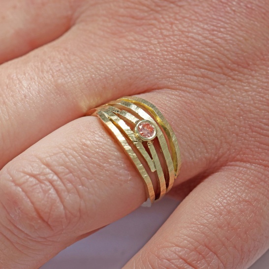 gouden ring blush met diamant sfeerofoto