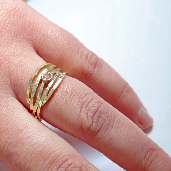 gouden ring blush met diamant sfeerofoto