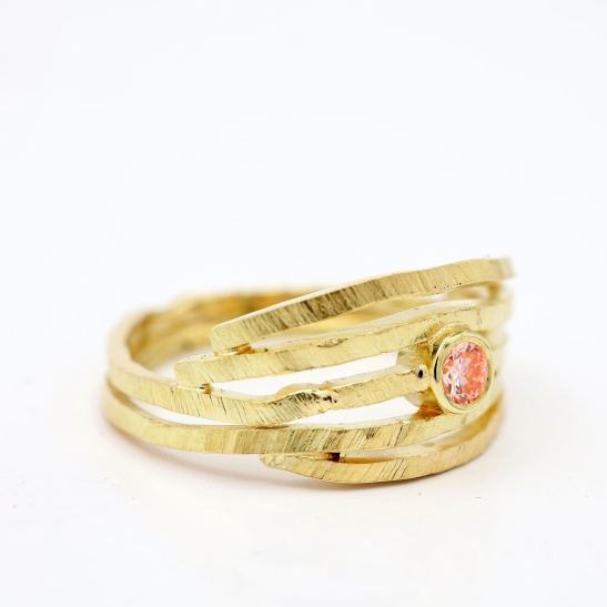 gouden ring blush met diamant sfeerofoto