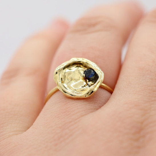 brubbel_ring_met_watergietsel_kuipje_met_in_kuipje_blauwe_steen