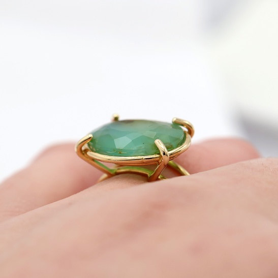 candy-r7_unieke_damesring_goud_met_grote_ovale_steen_in_chaton_zetting_handgemaakt_door_tessa_reijmers