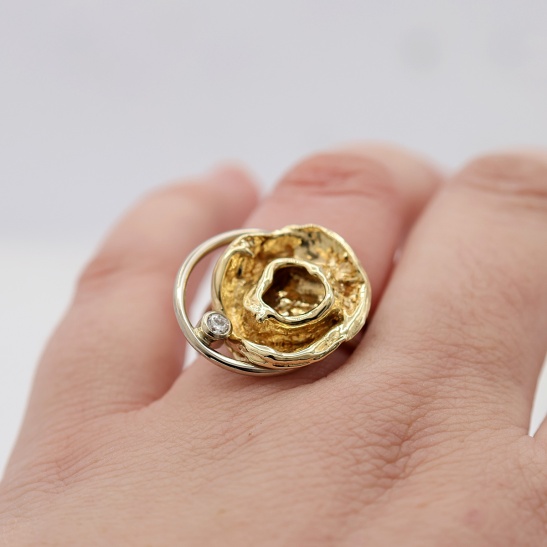 castle_grote_damesring_wit_met_geelgoud_en_diamant_natuurlijke_diamant_unieke_persoonlijke_ring