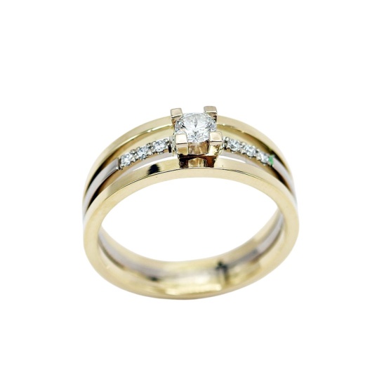 gouden ring cherie met diamanten sfeerfoto
