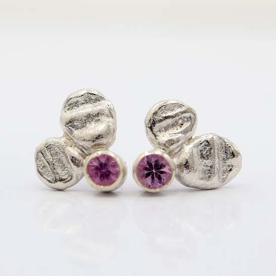 chims_zilveren_oorstekers_met_roze_saffier