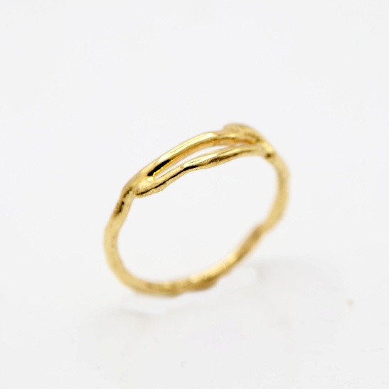 gouden ring cleo-r20 organisch sfeerfoto
