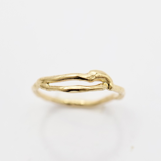 gouden ring cleo-r20 organisch sfeerfoto