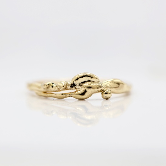 gouden ring cleo-r21 organisch sfeerfoto