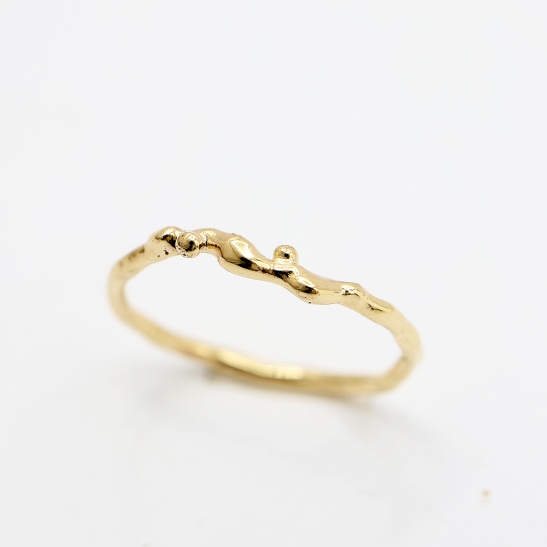 gouden ring cleo-r23 organisch sfeerfoto