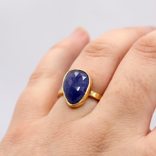 dima_hangemaakte_gouden_ring_door_tessa_reijmers_in_arnhem