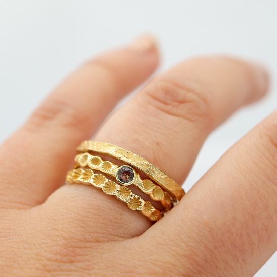 drie_14_karaat_organische_gouden_ringen_geinspireerd_op_werldse_wateren_in_afrika_1092377821