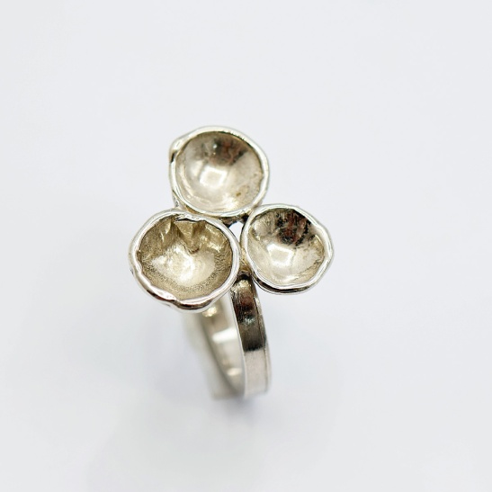 elly_handgemaakte_zilveren_kuipjes_op_ring_door_tessa_reijmers