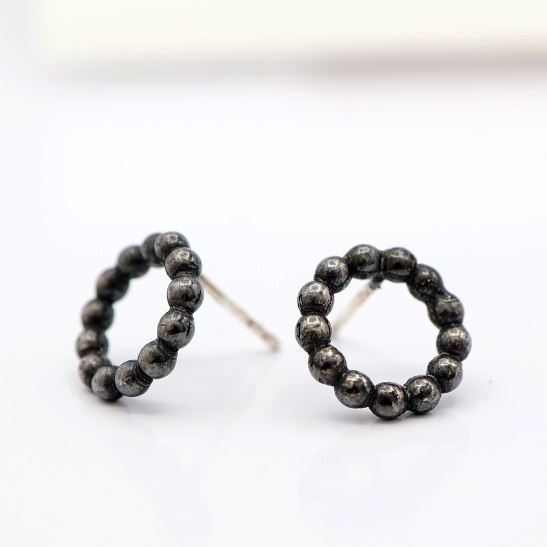 gigli_black_zilver_geoxideerde_handgemaakte_bolletjes_oorbellen