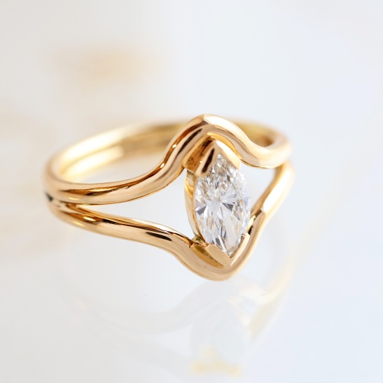 gouden_ring_adore_met_markies_lab-grown_diamant_collectie_beloved_van_goudsmid_tessa_reijmers_arnhem