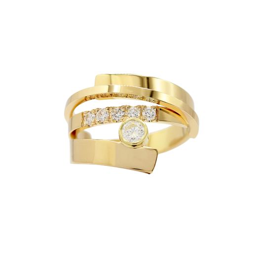 gouden_ring_met_dynamisch_strak_design_en_meerdere_dimanten