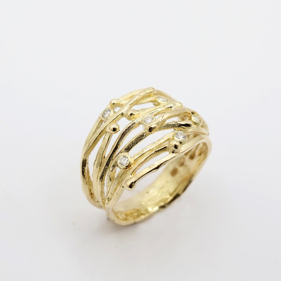 gouden_ring_yukon_met_6_diamantjes_in_organisch_lijnenspel